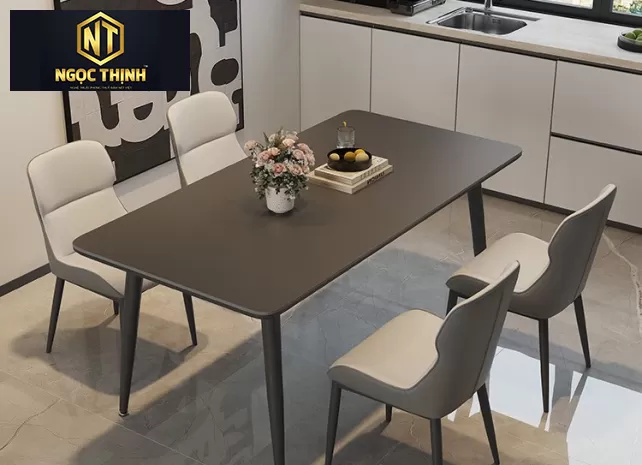 Mẫu bàn ăn gia đình sang trọng